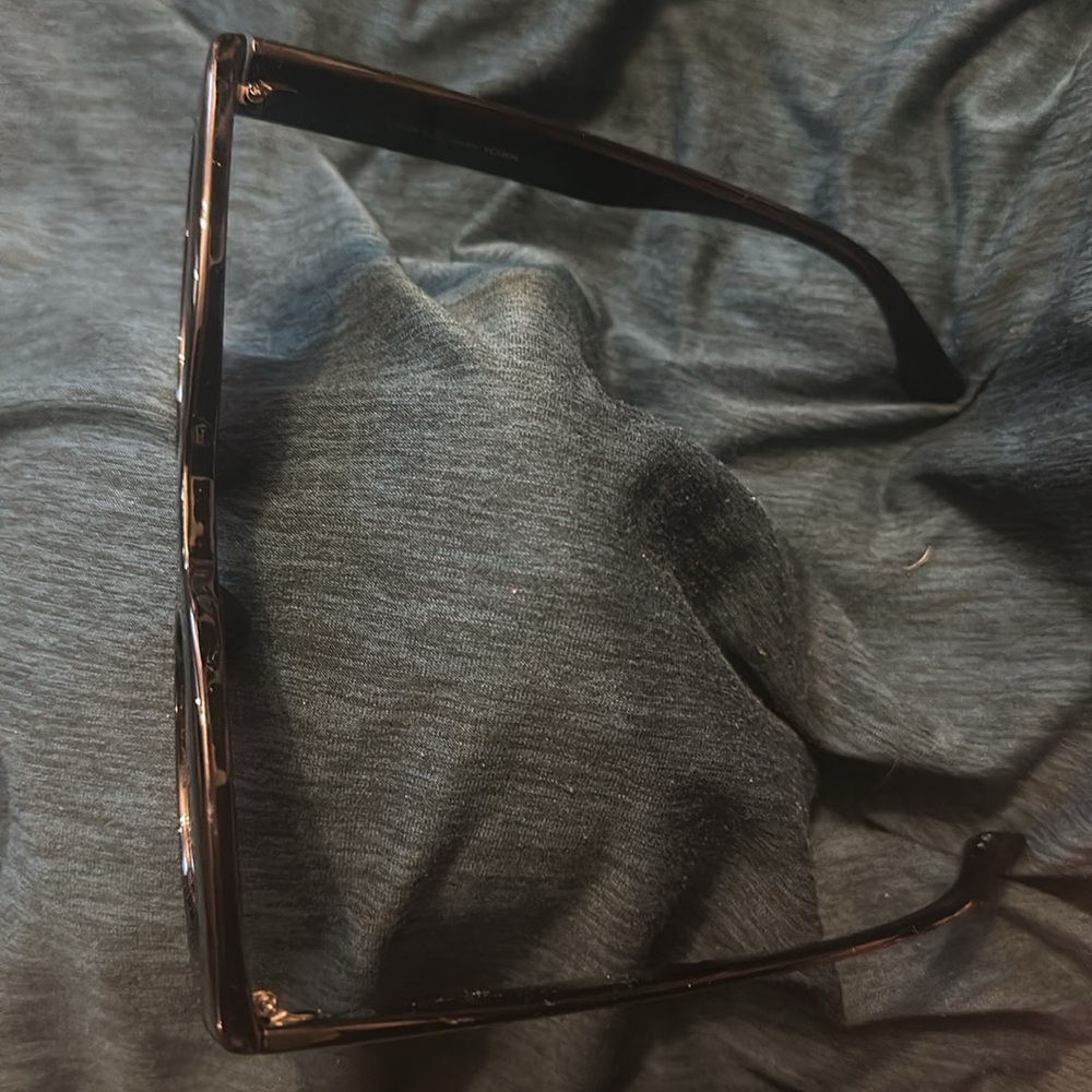 Unique sunglasses - Picture 3 of 3